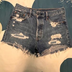 Size 29 Levi’s non-stretch demin destressed shorts!! Excellent condition